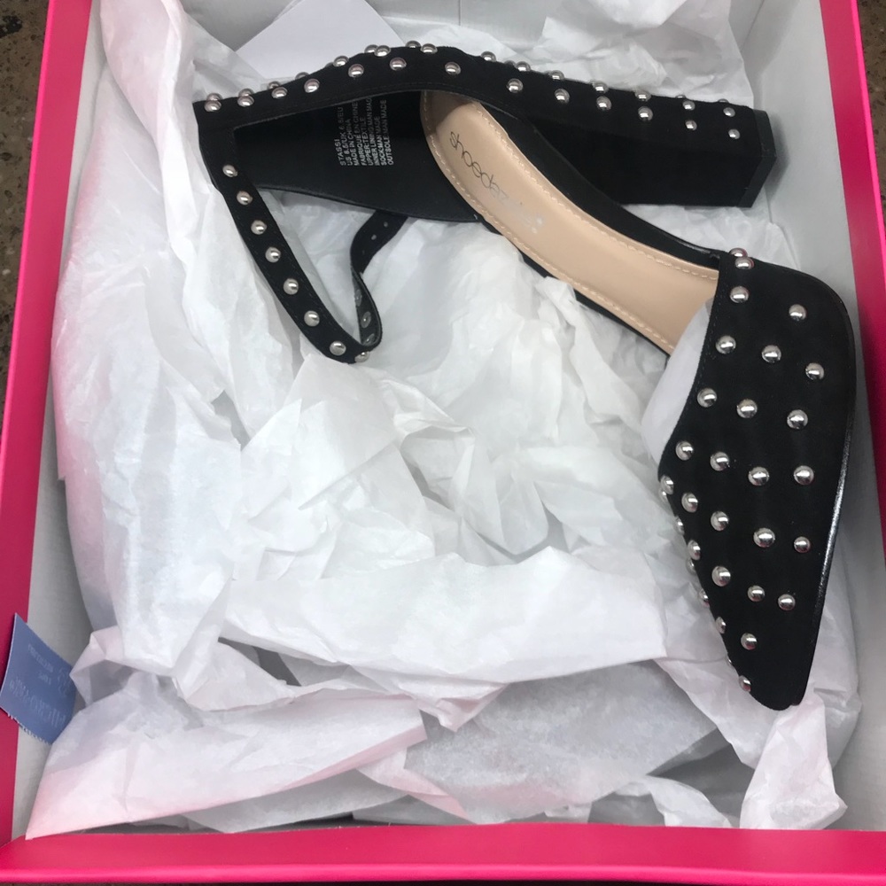 Pumps - Picture 3 of 5